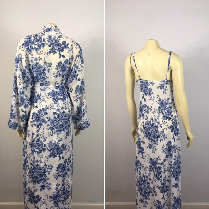 M Gold Crown Victoria/'s Secret Blue and White Floral Negligee Robe S RARE 70s 80s Vintage Victoria/'s Secret Nightgown /& Robe Set