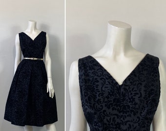 Vintage Dress 50s 60s Black Velvet Brocade Dress | 50s Cocktail Dress| 50s Hostess Dress| Metal Zipper Dress| Little Black Dress| Medium