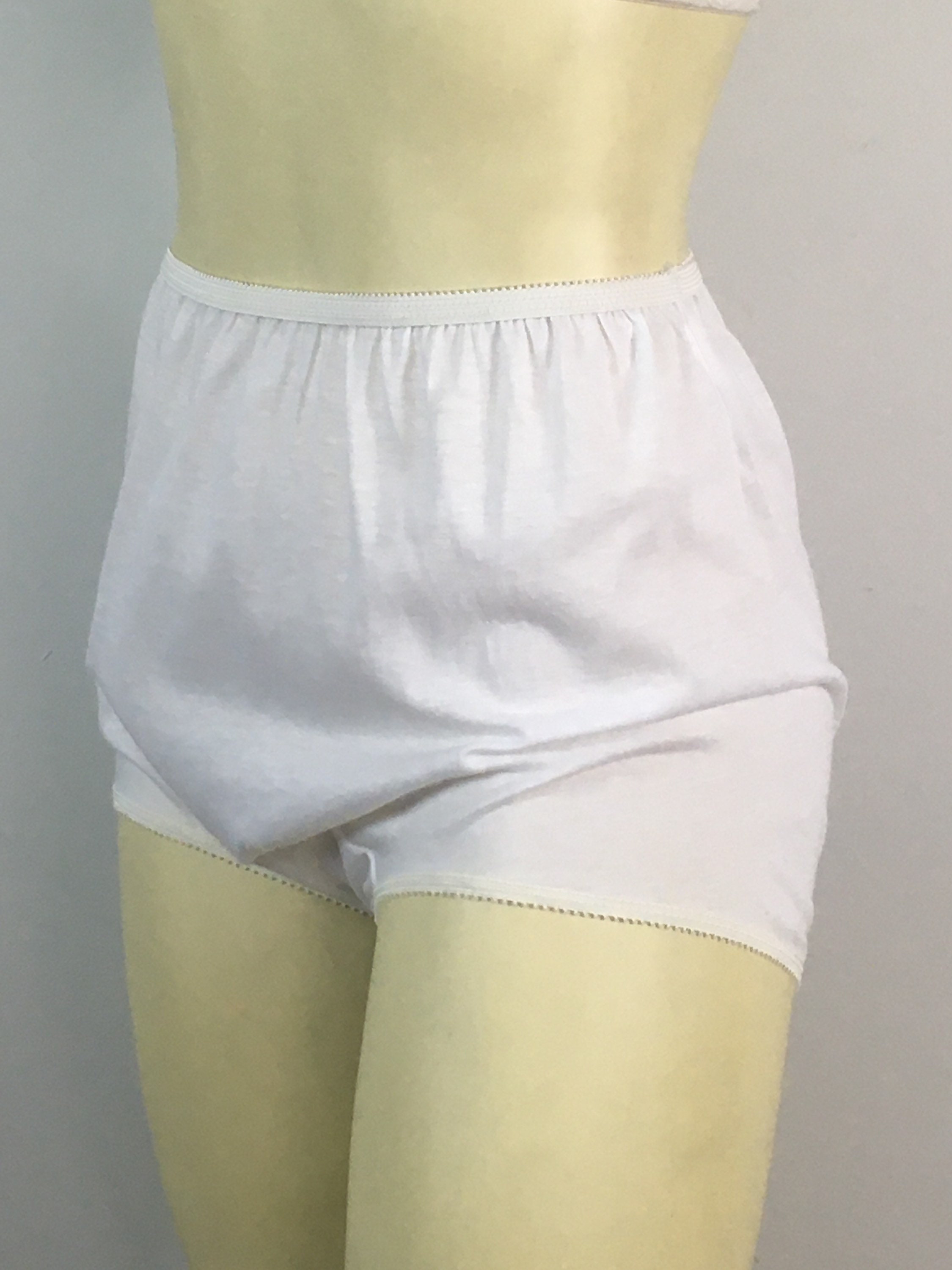 Vintage 1960s 1970s Ladies Satin White Panties Size 7 NOS UNUSED -   Canada
