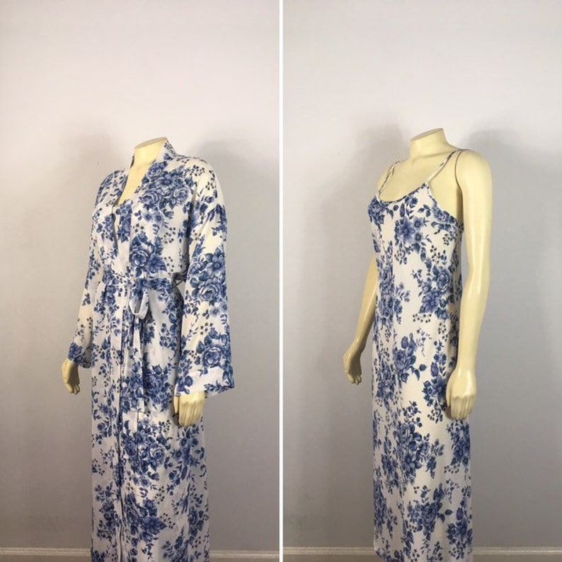 M Gold Crown Victoria/'s Secret Blue and White Floral Negligee Robe S RARE 70s 80s Vintage Victoria/'s Secret Nightgown /& Robe Set