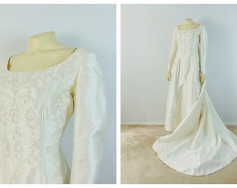 60s Fall/Winter Vintage Wedding Dress by  Bianche w/ Removable Cape Train Size Small to Medium