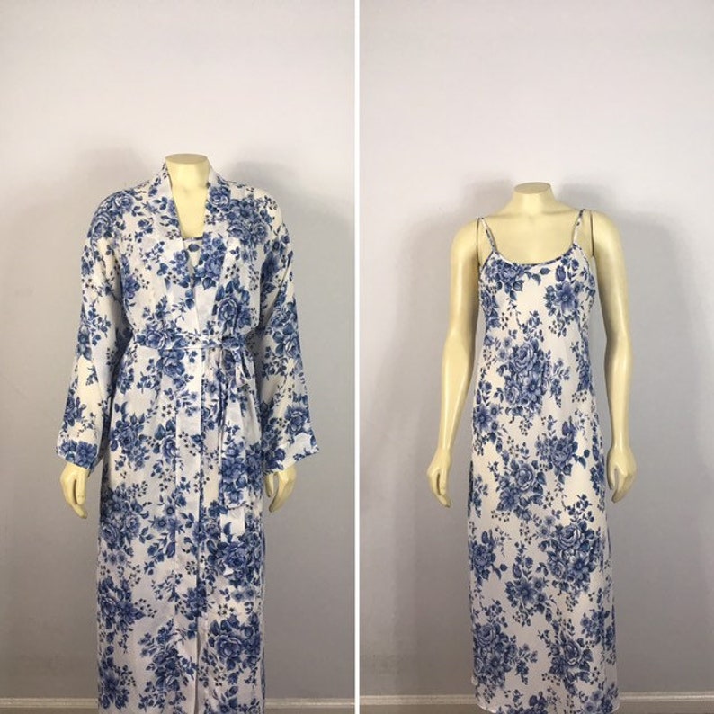 M Gold Crown Victoria/'s Secret Blue and White Floral Negligee Robe S RARE 70s 80s Vintage Victoria/'s Secret Nightgown /& Robe Set