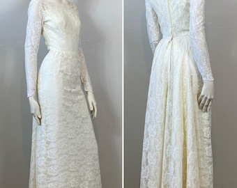 Sophisticated 50s 60s Ivory Off White Lace Wedding Dress With Back Bustle and Train XXS