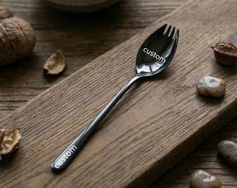 Anpassad graverad Spork i rostfritt stål – Campingdessertredskap