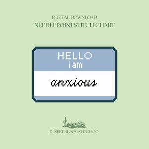 Puede incluir: Un gráfico de punto de aguja digital con un diseño de etiqueta de nombre en pixel art. La etiqueta es azul claro con un borde oscuro y texto blanco que dice HELLO i am, seguido de la palabra anxious en una fuente pixelada cursiva negra.