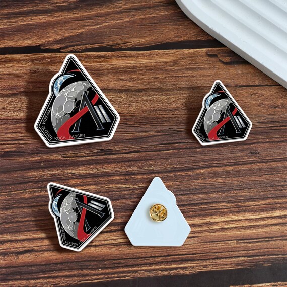 NASA Artemis II Moon Mission Acrylic Pin, US Space Fan Astronaut Gift Idea, Artemis 2 Program Rise Mascot Brooch
