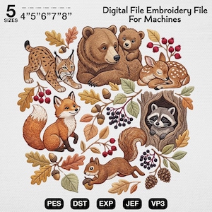 Op de afbeelding: Een digitaal borduurbestand voor machines met een bruine beer en welp, een lynx, een reekalf, een vos, een wasbeer in een boomholte en een eekhoorn, omringd door eikenbladeren, eikels en bessen. Tekst 5 SIZES 4" 5" 6" 7" 8" Digital File Embroidery File For Machines PES DST EXP JEF VP3.