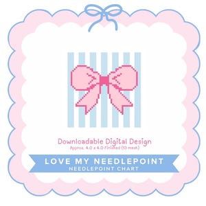 Puede incluir: Un diseño digital para punto de aguja con un lazo rosa pixelado sobre un fondo de rayas azules, enmarcado por un borde festoneado rosa y blanco. El texto dice "LOVE MY NEEDLEPOINT NEEDLEPOINT CHART".