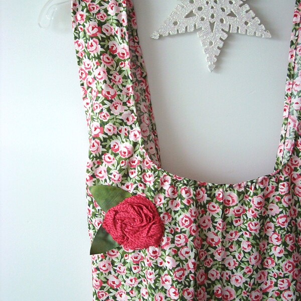 Apron 3 quarter length Womens Size Medium Rose Fabric Ready Made  with Rose Corsage Sommarhus Apron  Criss Cross No Ties