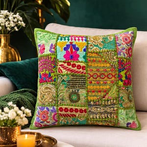 Hellgrüner Patchwork Kissenbezug - Mehrfarbiges besticktes handgemachtes Design