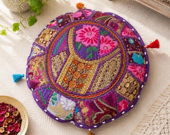 Ręcznie robiona fioletowa poduszka podłogowa w stylu boho, puf w indyjskim patchworku, poduszka z haftowaną mandalą