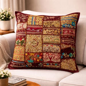 Kastanjebruine veelkleurige vintage patchwork kussenhoes – handgemaakt etnisch ontwerp