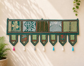 Arazzo da parete Toran verde scuro fatto a mano, stile boho indiano Bandarwal, con nappe ricamate.