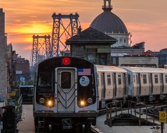 7 Train Subway From Sunnyside Queens - New York Skyline From Queens ...