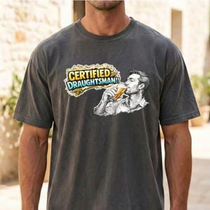 Maglietta da disegnatore certificato, Definizione di disegnatore, Maglietta regalo da uomo, Maglietta per bevitori di birra, Maglietta per professionisti della birra, Regalo per lui, Maglietta per birra alla spina