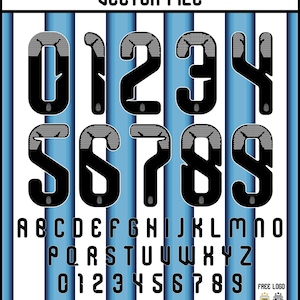 Puede incluir: Un gráfico digital con un conjunto de fuentes negras para la Copa del Mundo de Argentina 2026. El diseño incluye números, letras y formatos de archivo. El fondo tiene rayas verticales azules claras y blancas.