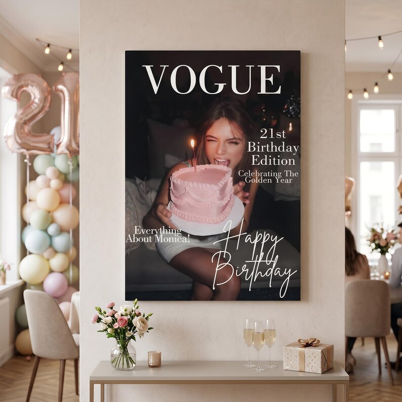 Puede incluir: Una portada enmarcada de la revista Vogue con una mujer sosteniendo un pastel de cumplea&ntilde;os rosa con una vela encendida. La portada dice "VOGUE" en la parte superior, con "21st Birthday Edition" y "Happy Birthday" en cursiva. Tambi&eacute;n es visible el texto "Everything About Monica!"