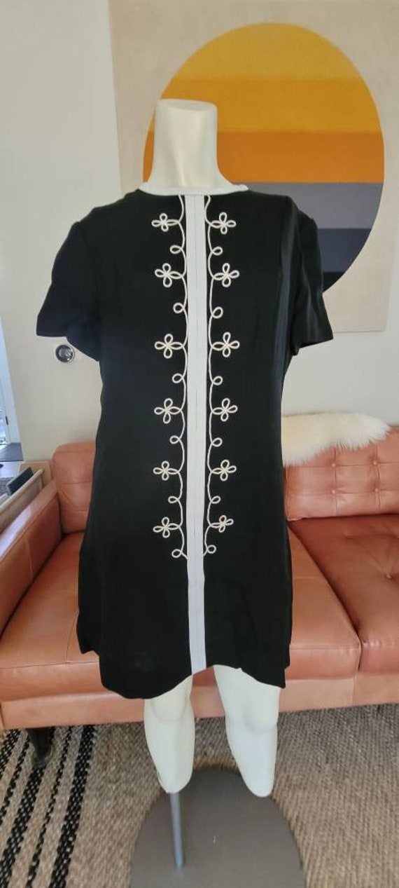 Vintage Black Linen with White Embroidery Detail … - image 1