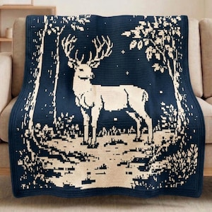 Patrón de manta de ganchillo con mosaico de ciervo en PDF, gráfico de ganchillo con mosaico superpuesto, manta afgana con escena de bosque, diseño de manta de ganchillo rústica con temática de bosque.