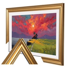 Puede incluir: Pintura de paisaje enmarcada con un vibrante cielo al atardecer en tonos rojos, naranjas y morados. La obra de arte representa una pequeña casa en un acantilado con vistas a una masa de agua. El marco es dorado.
