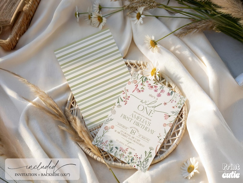 Invitación de primer cumpleaños con flores silvestres: "Ella es una salvaje" (plantilla editable de Canva) imagen 3