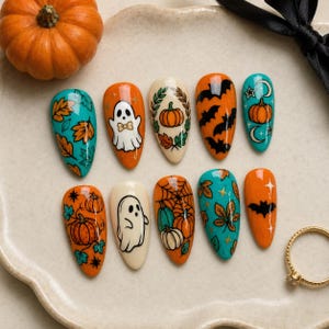 Unghie finte a forma di fantasma di Halloween / Nail art con fantasmi, zucche e pipistrelli / Set manicure arancione, verde acqua e mandorla per la stagione spettrale e i costumi autunnali