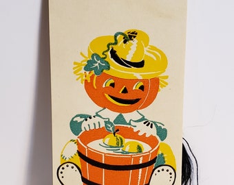 1930's unused colorful Dennison halloween bridge tally card anthropomorphic  jack o' lantern bobbing for apples