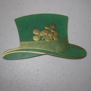1920&#39;s unused Dennison&#39;s St. Patrick&#39;s Embossed die cut green irish top hat decorated with gold gilded clover or shamrocks