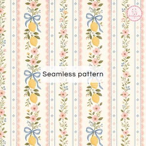 Pode incluir: Um padrão sem costuras com riscas verticais de flores cor-de-rosa, folhas verdes e limões amarelos atados com laços azul-claros sobre um fundo creme. O design inclui bordas delicadas tipo renda e pequenas bagas azuis. Texto Seamless pattern.