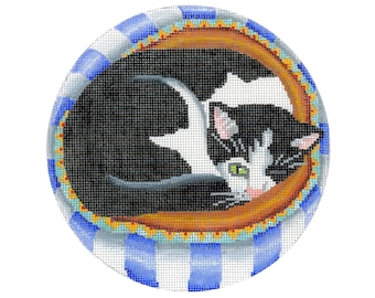 Lienzo de bordado de gato/Lienzo de bordado pintado a mano/Gato blanco y negro en una cama para gatitos