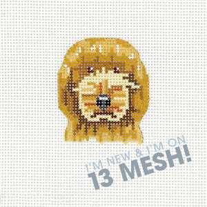 Peut inclure: Motif de tapisserie représentant une tête de lion stylisée dans des tons de beige, marron et crème. Le texte "I'M NEW & I'M ON 13 MESH!" est imprimé en gris en dessous. Fond quadrillé gris clair.