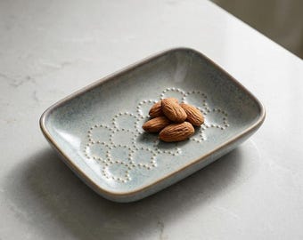 Large Ceramic Soap Tray Scalloped Edge Non Slip Bathroom Kitchen Holder