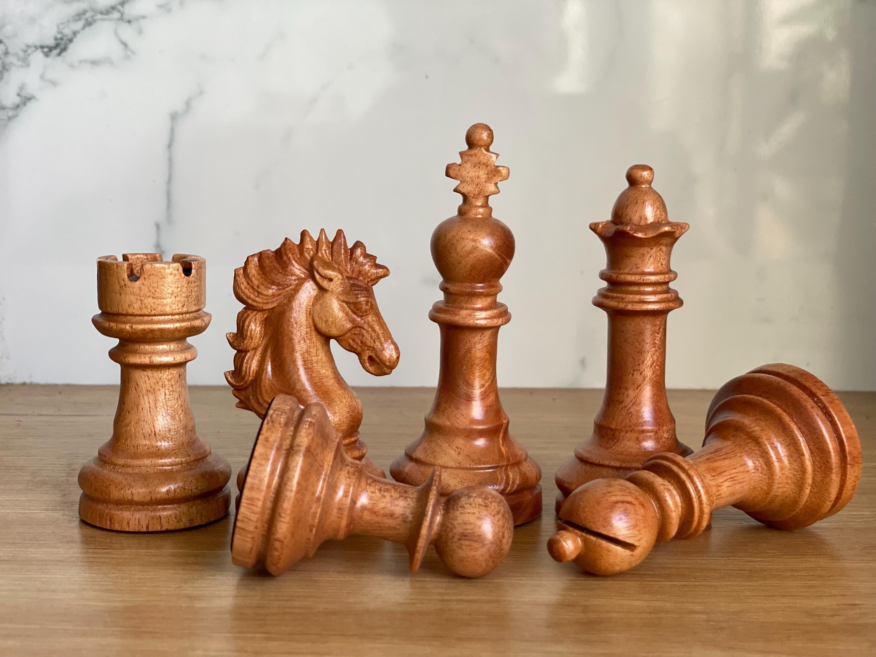 Jeu D’échecs 32 Pièces En Bois Sculpté – Pions De Tournoi – Accessoire Pour échiquier – Cadeau Idéal Pour Passionnés Et Collectionneurs