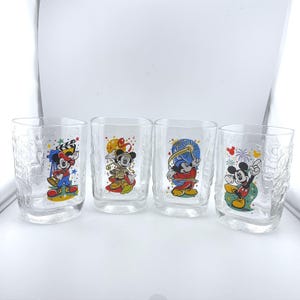 Disney World 2000 Celebration McDonalds Mickey Mouse Glass Mugs Set of 4 afbeelding 1