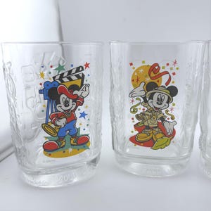 Disney World 2000 Celebration McDonalds Mickey Mouse Glass Mugs Set of 4 afbeelding 2