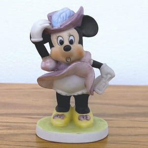 Vintage Walt Disney Productions Minnie Mouse Wind Blown Ceramic Figurine 1970's afbeelding 1