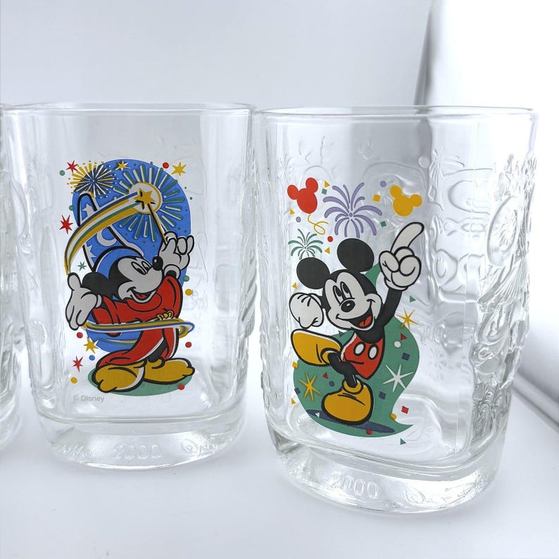 Disney World 2000 Celebration McDonalds Mickey Mouse Glass Mugs Set of 4 afbeelding 3