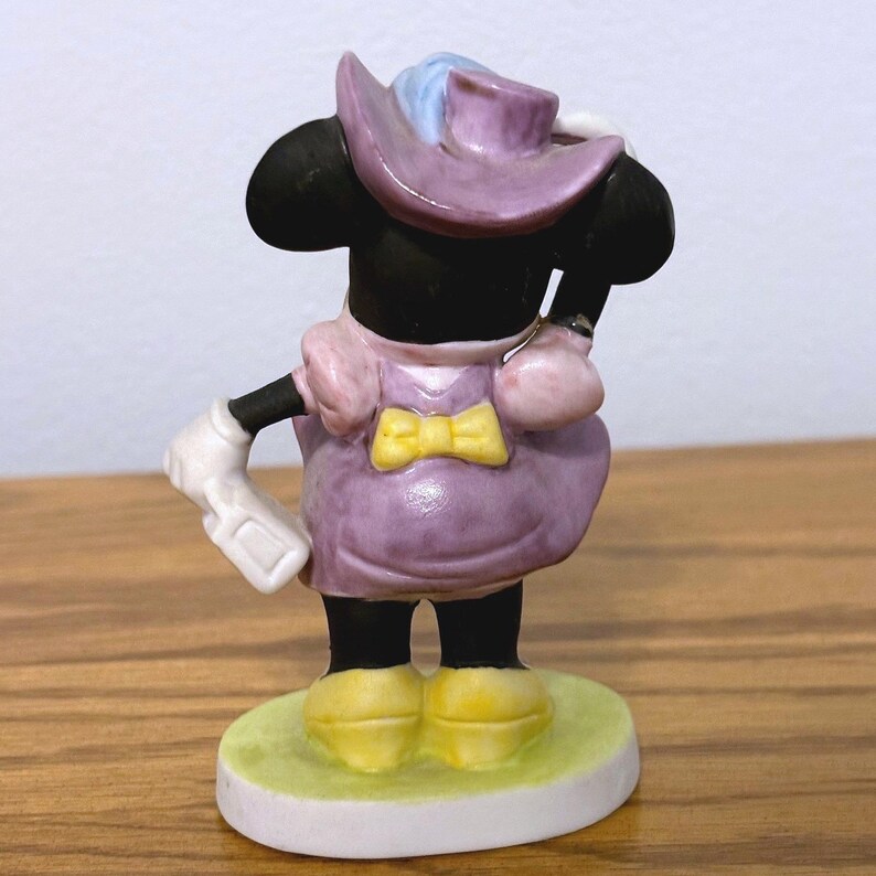 Vintage Walt Disney Productions Minnie Mouse Wind Blown Ceramic Figurine 1970's afbeelding 3