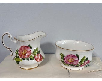 Paragon Camelia Series Hana-Fuki Creamer and Sugar Bowl Set Fine Bone China Gold