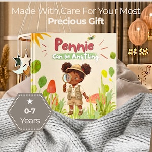 Peut inclure: Un livre pour enfants intitul&eacute; Pennie Can be Anything illustr&eacute; d'un enfant en tenue de safari tenant une loupe. La couverture pr&eacute;sente du feuillage vert, des champignons rouges et un badge hexagonal gris marqu&eacute; 0-7 Years.