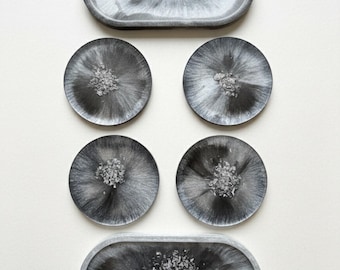 Zestaw czarno-srebrnej tacki i podstawki z żywicy geode | Nowoczesny wystrój domu | Wystrój jadalni