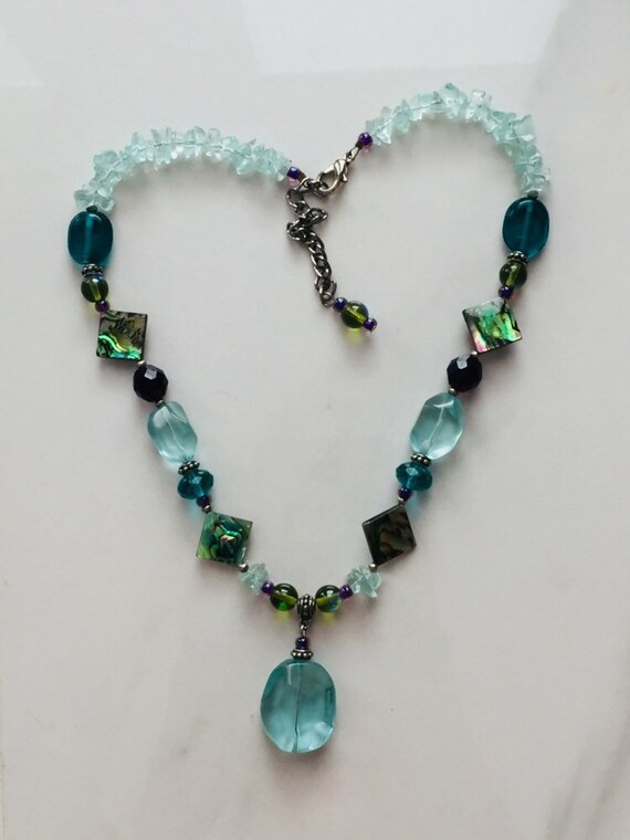 Collier Long En Perles De Nacre Verte & Verre Noir - Style Bohème - Neuf Avec étiquettes