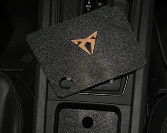 Cupra Leon und Formentor-Logo-Getränkehalter und Ladefachabdeckung im Set