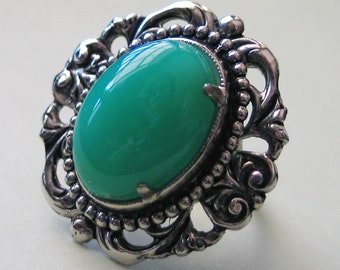 Vintage 1960s Green on Silver Filigree Cocktail Ring