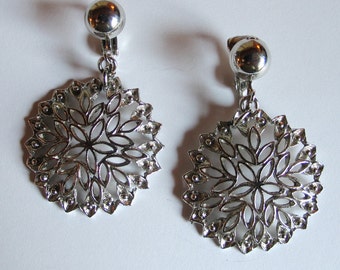 Vintage 1960s Hippie Boho Chic Domed Circular Flower Dangle Drop Earrings