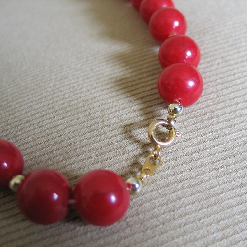 Vintage 1970s Lipstick Red and Tiny Gold Bead Necklace image 3
