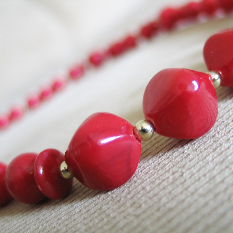 Vintage 1970s Lipstick Red and Tiny Gold Bead Necklace image 1