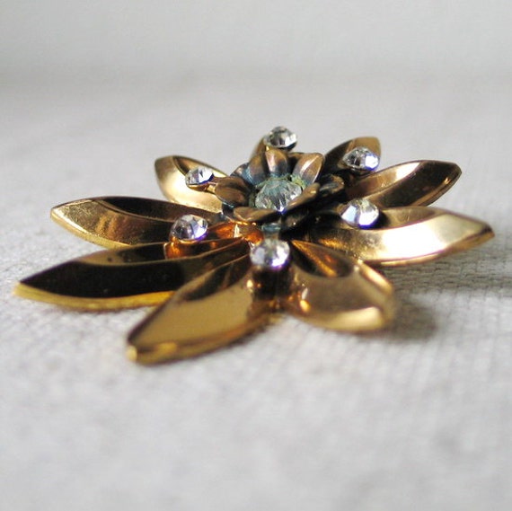 Authentic Vintage 1940s Rhinestone Center Star Fl… - image 1