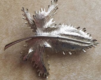 Vintage 1960s Fancy Textured Leaf Pin Brooch