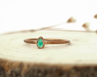 Dainty Pear Emerald copper ring / natural faceted gemstone / May Birthstone / Handmade jewelry / unique piece